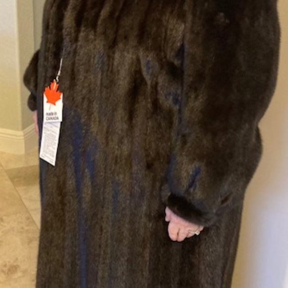 Full length ranch mink coat size 16. - Picture 6 of 7